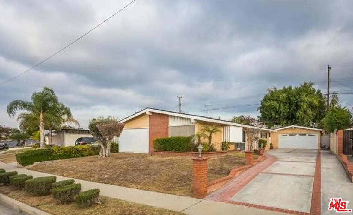 3 bed, 2.0 bath, 1500 sqft, $3,800 — Photo 3
