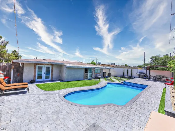 1305 Pyramid Dr, Las Vegas, NV 89108