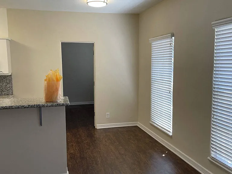 Lindbrook Manor Apartments — Photo 115