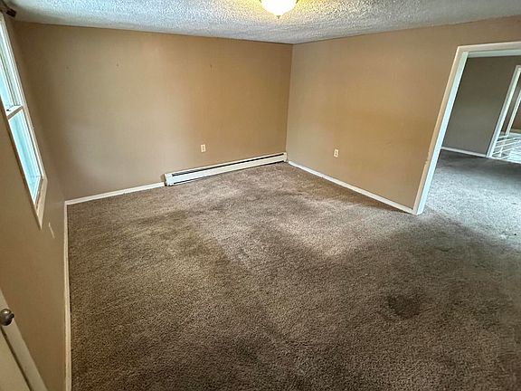 4th image of 704 Hazle St
