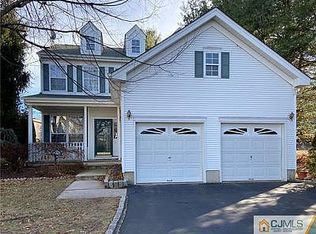 58 Park Knoll Dr, East Brunswick, NJ 08816