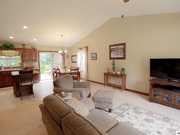 2nd image of 614 Greenbriar Cir