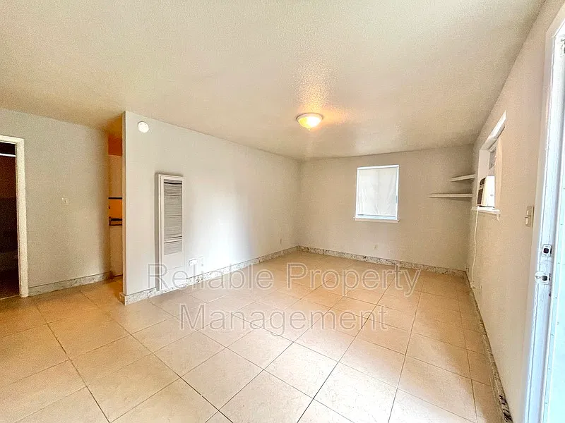 2 bed, 1.0 bath, 936 sqft, $950 — Photo 3