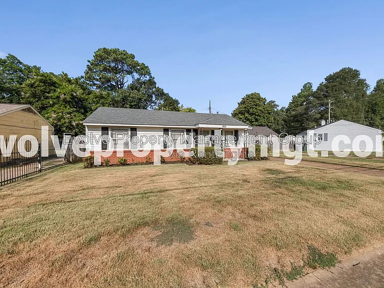 995 Avon Rd — Photo 3