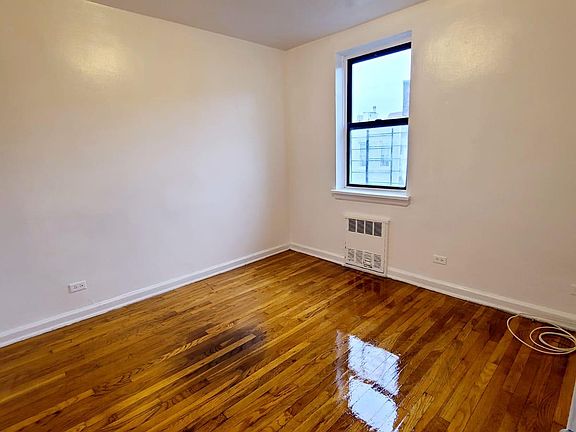 4th image of 2078 Mohegan Ave Floor 2