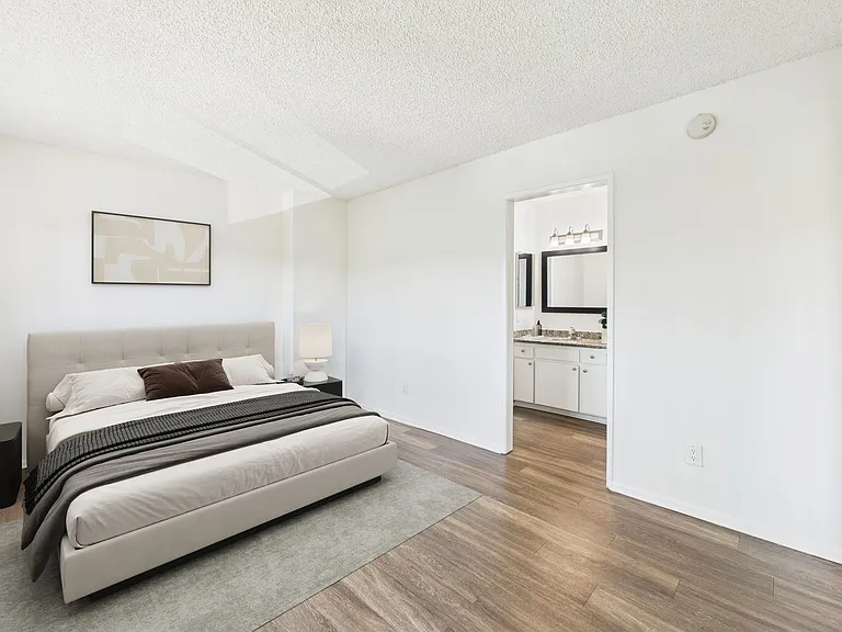 Gilmore Apartments - Van Nuys — Photo 42