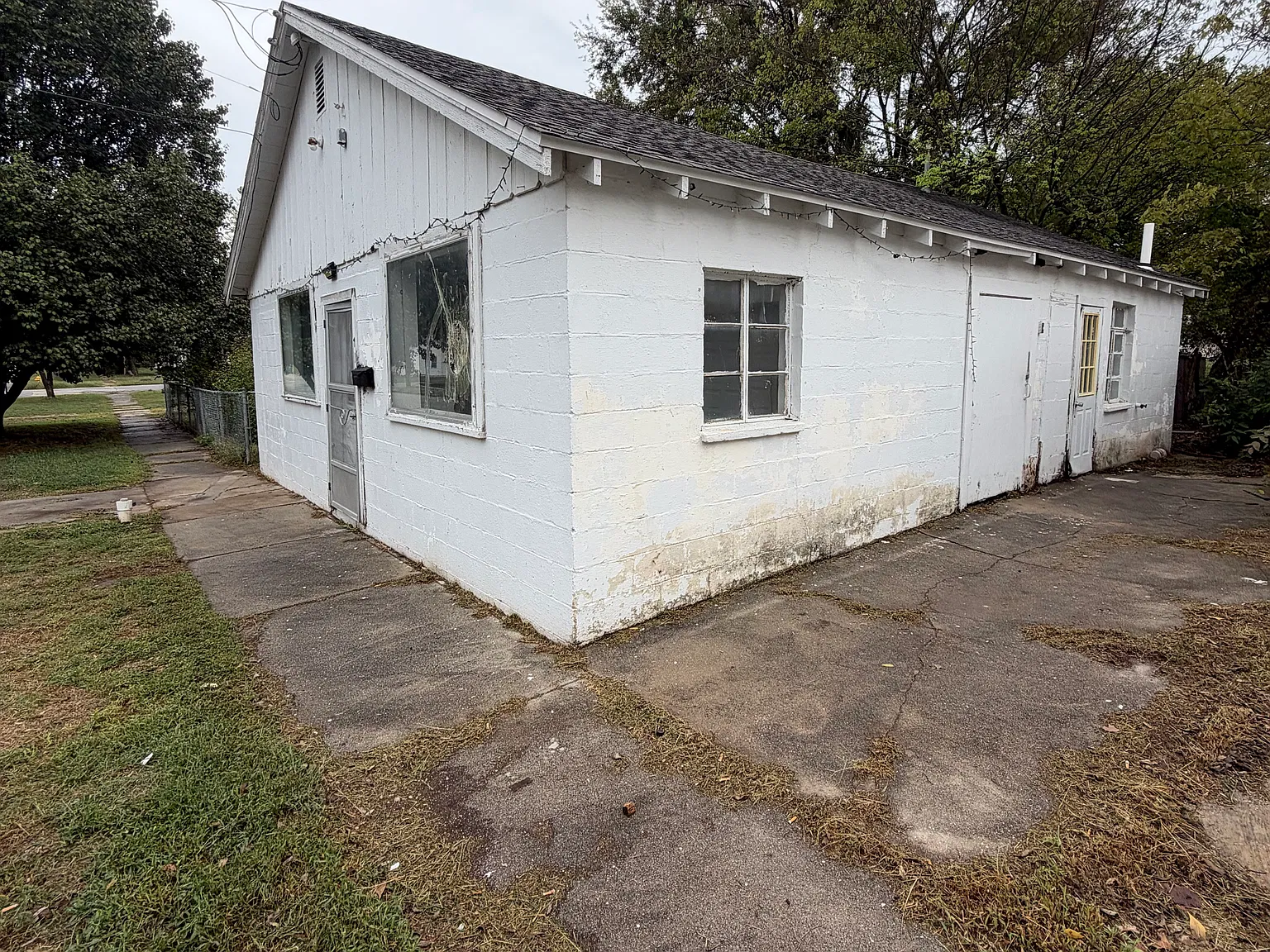 712 Sophia St — Photo 2
