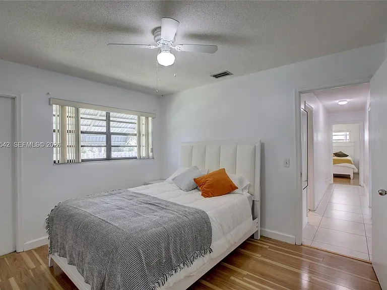 418 SE 4th St #418 — Photo 5