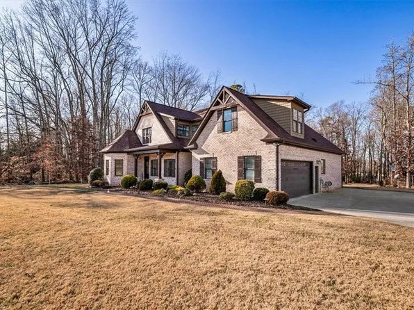 1635 Squire Davis Rd, Kernersville, NC 27284