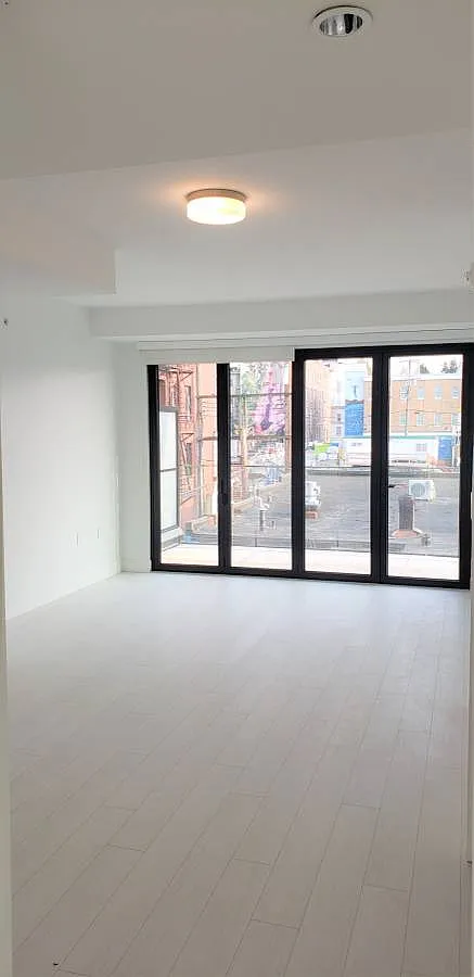 2 bed, 742 sqft, $3,350 — Photo 3