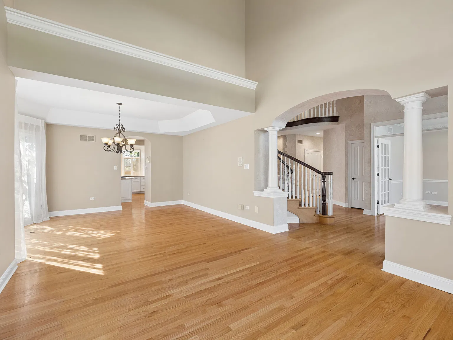 4 bed, 4517 sqft, $6,500 — Photo 4