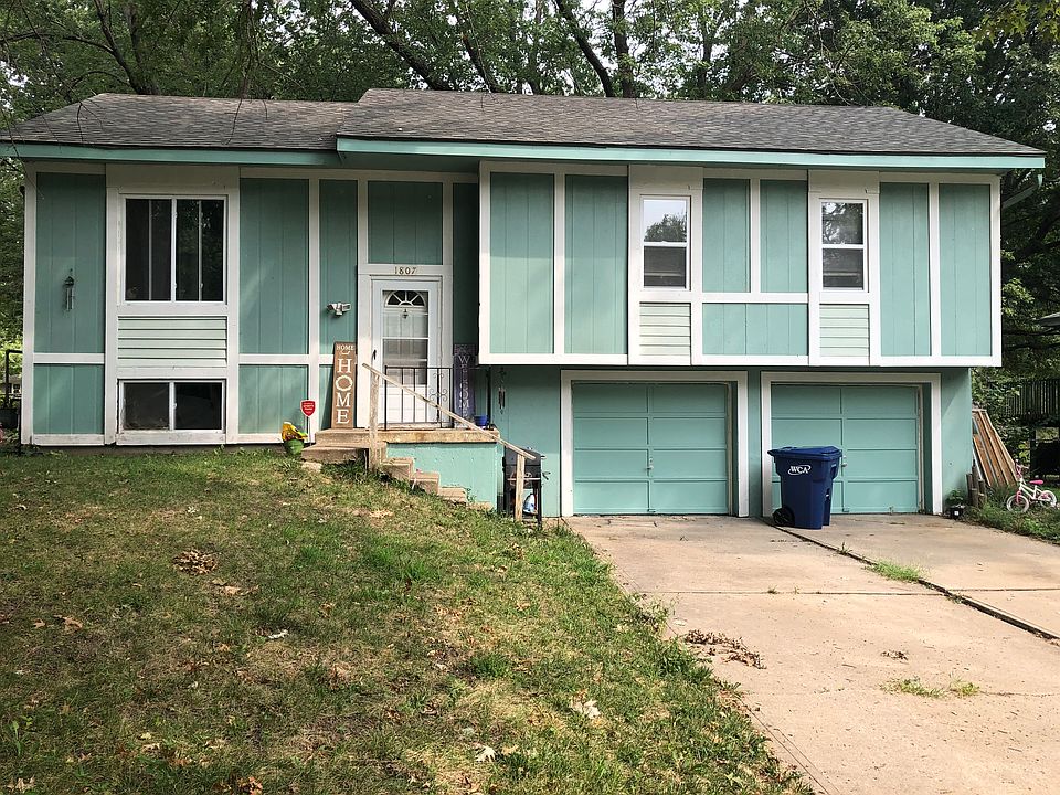 1st image of 1807 SE Oak St