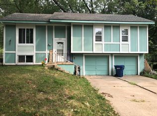 1807 SE Oak St, Oak Grove, MO 64075