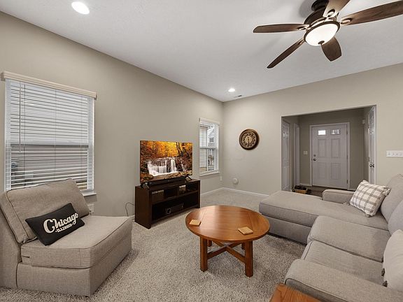 3rd image of 6365 Oak Trail Dr