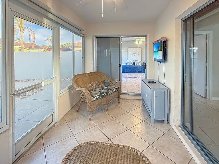 408 Duarte Ln — Photo 6
