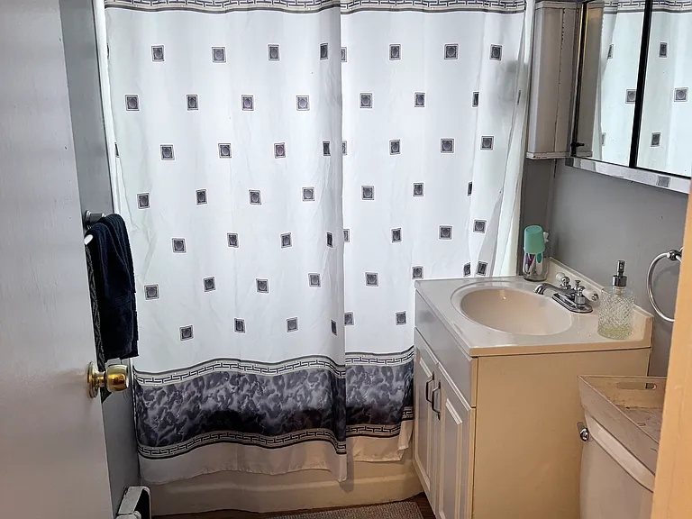 189 Campbell Ave #1 — Photo 4