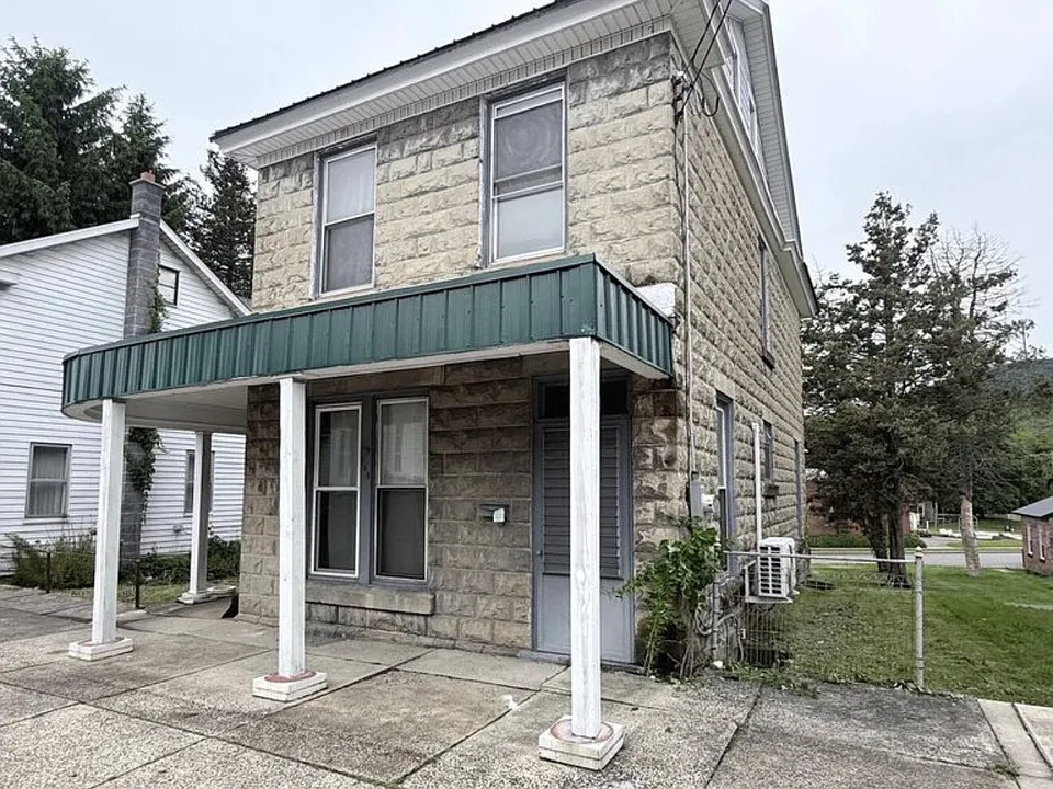 709 Main St