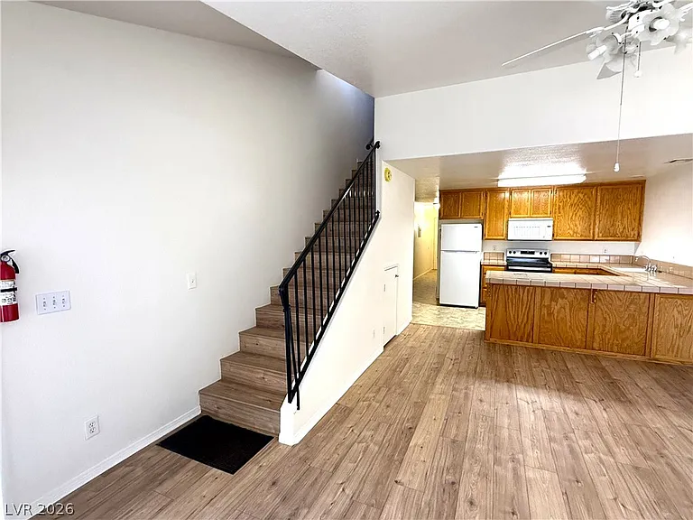 448 Comstock St — Photo 8