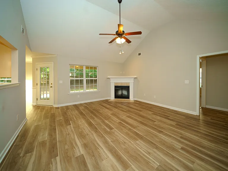 3121 Alexandria Dr — Photo 5