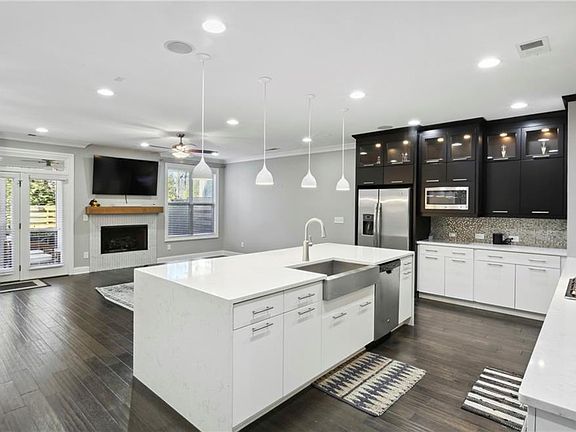 3rd image of 1019 Towneship Way