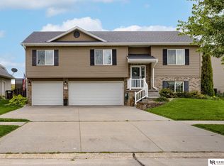 7953 Renatta Dr, Lincoln, NE 68516