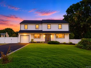 25 Avenue B, Holbrook, NY 11741