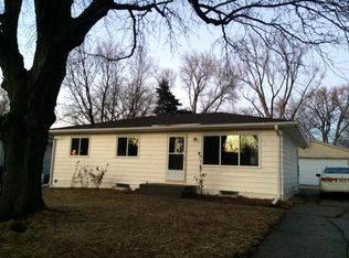 8220 S Cherrywood Dr, Lincoln, NE 68510