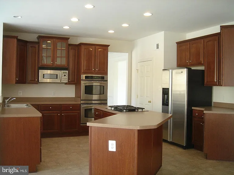 11225 Suffolk Dr — Photo 10