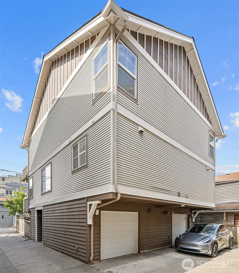 10311 Midvale Avenue N #A photo 1