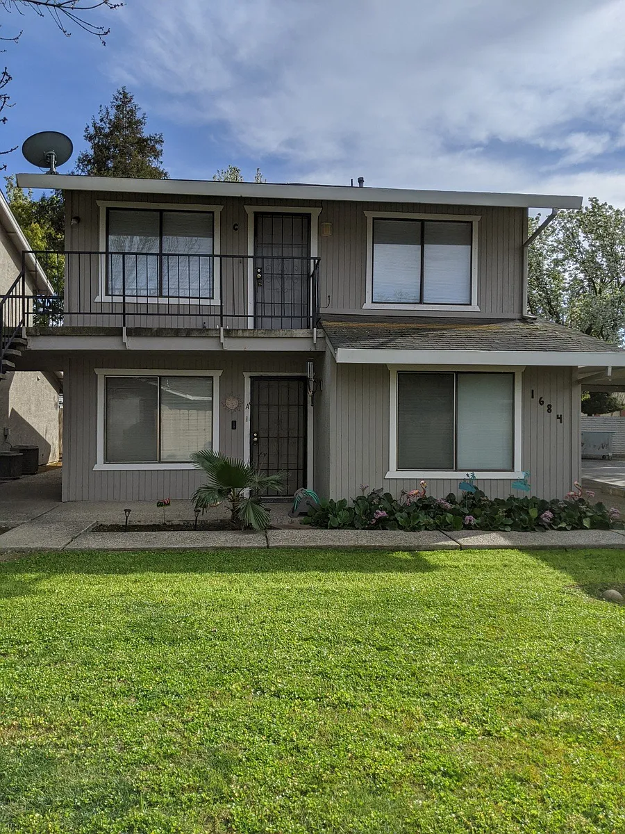 Building Photo - 1684 Conestoga Dr #C