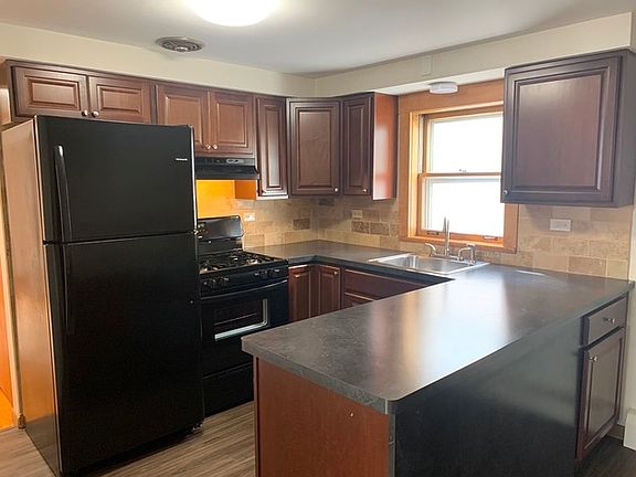 3rd image of 5838 W Montrose Ave APT Gs