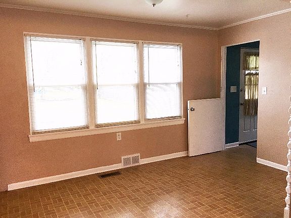 5th image of 305 E Jeanette St