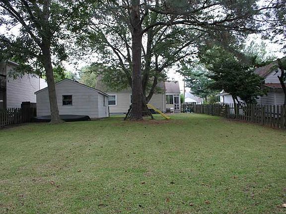 3rd image of 620 Surry St