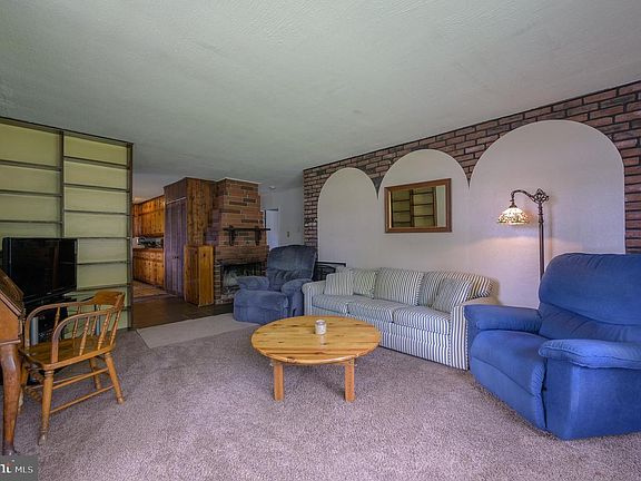 5th image of 99 Chaucer Dr