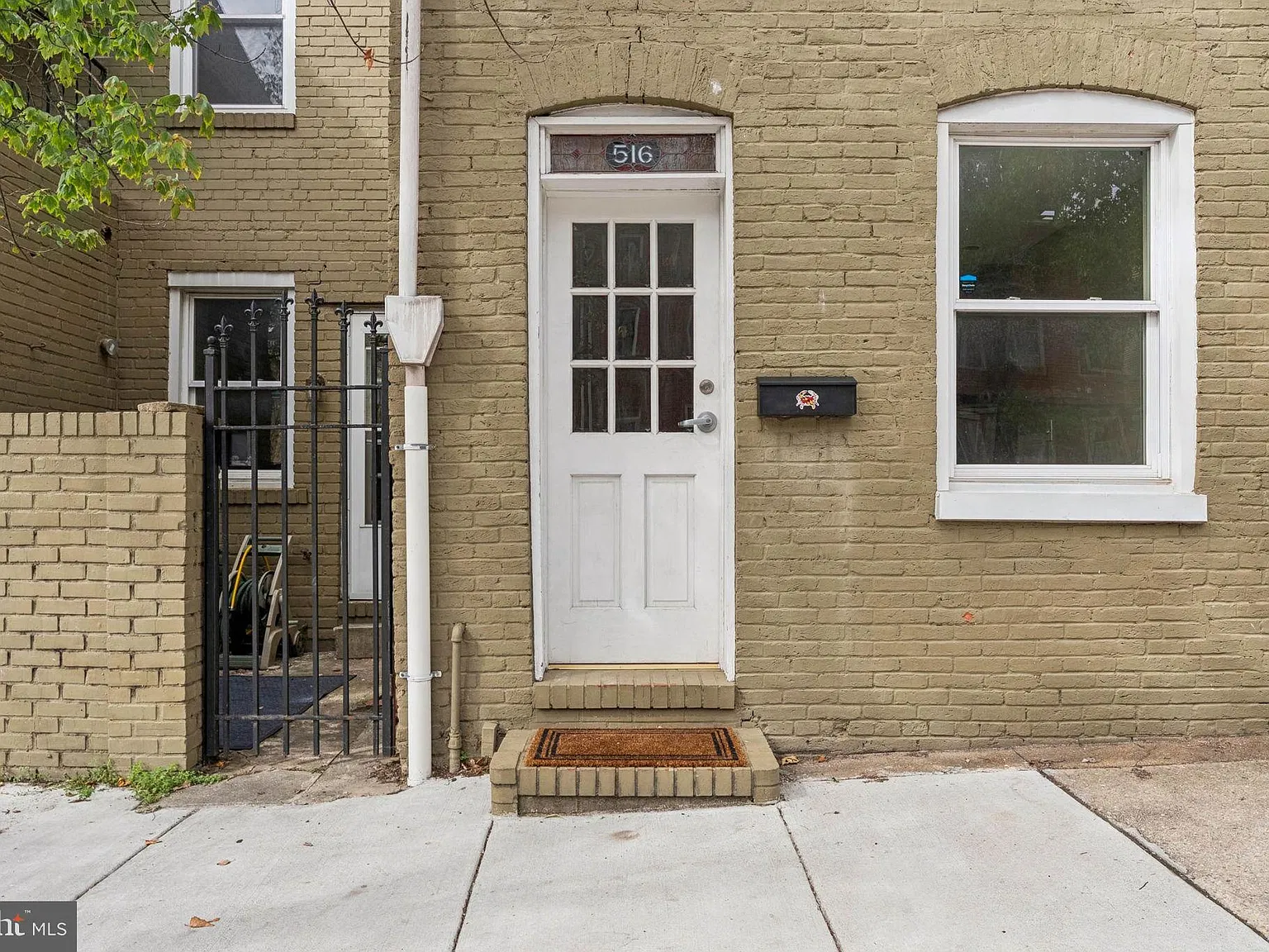 2 bed, 2.0 bath, 840 sqft, $2,000 — Photo 2