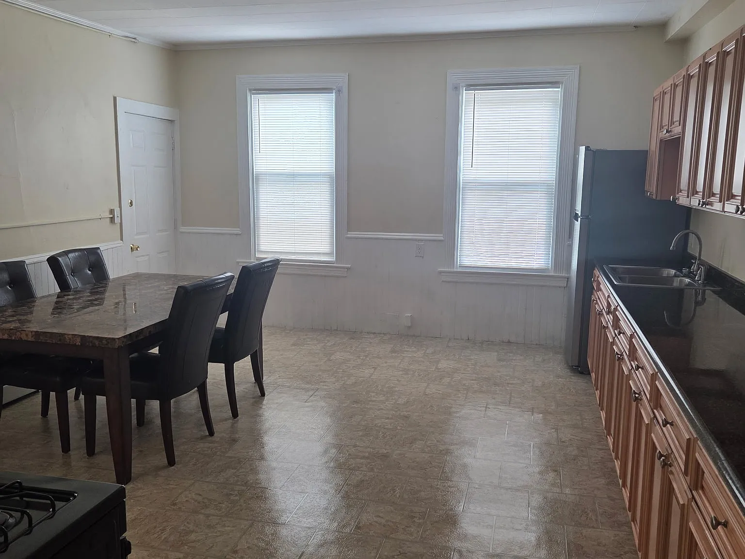 3 bed, $2,150 — Photo 2