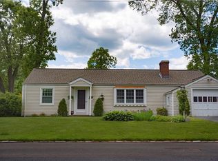27 Dahlia St, Warwick, RI 02888