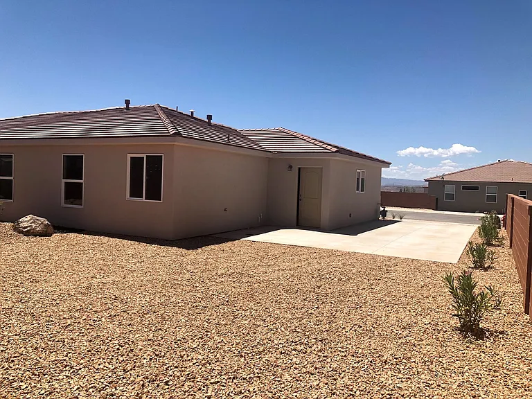 199 N 2680 W — Photo 3