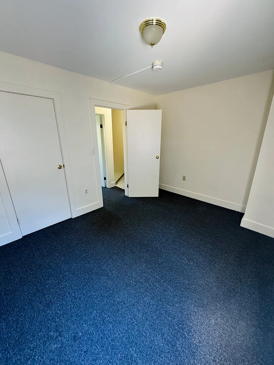 Building Photo - 688 Riverside Dr
