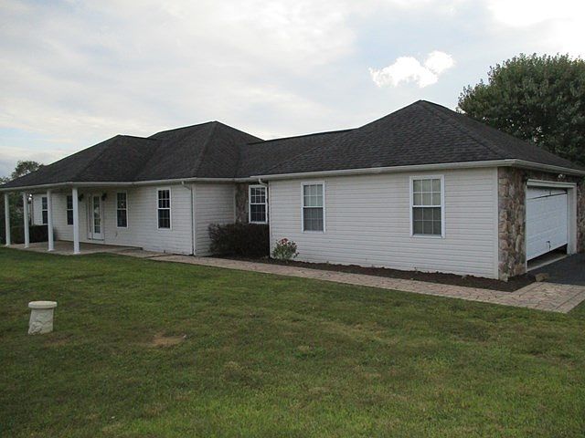 1st image of 627 Topaz Dr