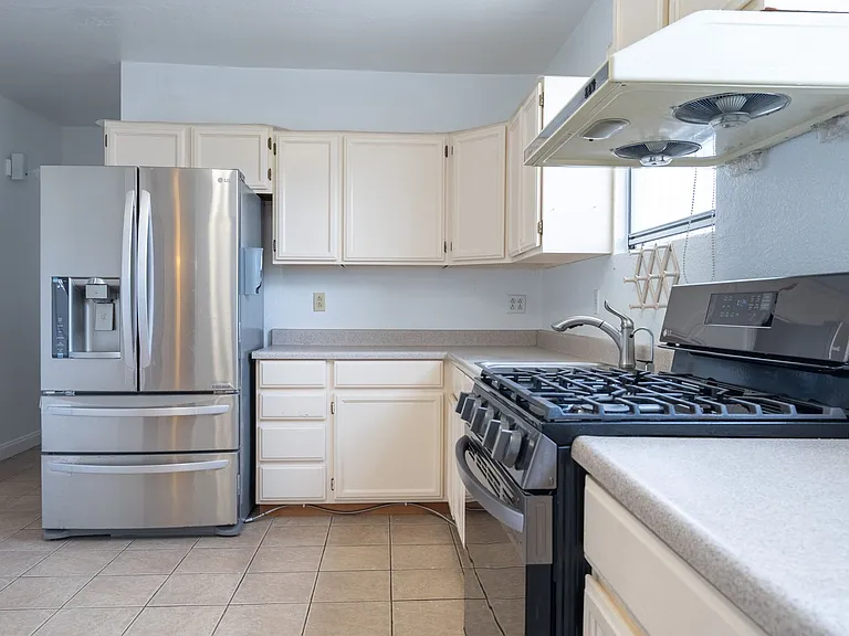 2683 Grande Vista Avenue — Photo 7