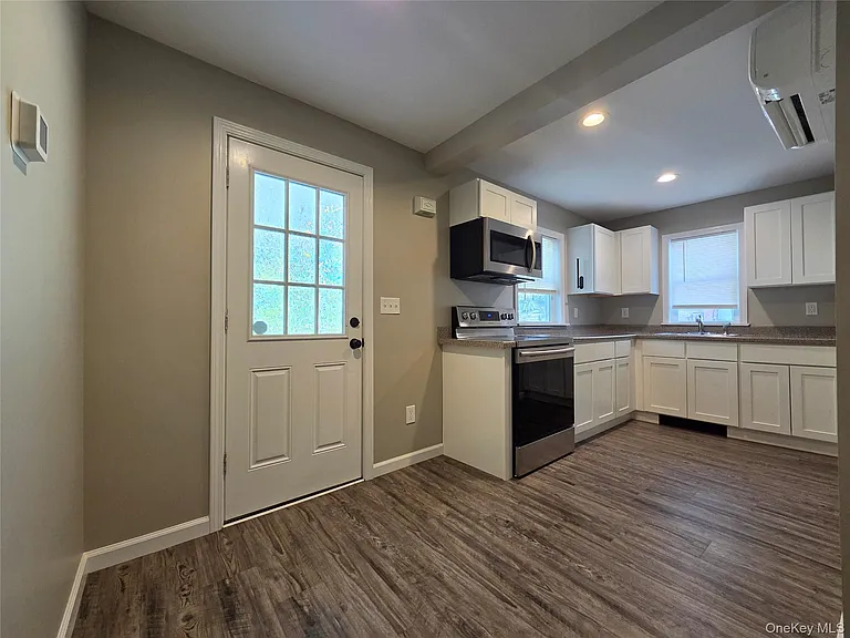12 West St #5 — Photo 3