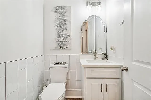 819 N Woodlawn Ave — Photo 19