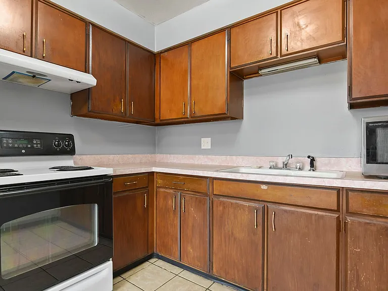 2271-2277 E Laurel St — Photo 28