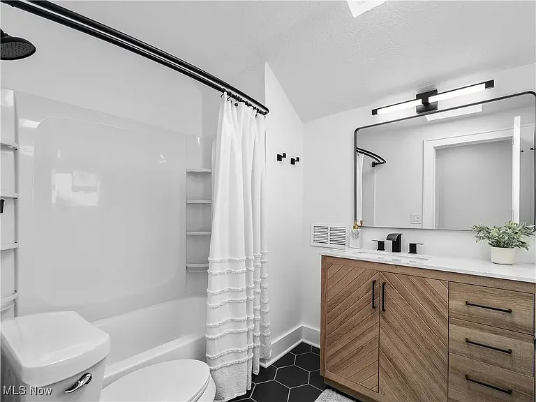 2295 Thurman Ave — Photo 21