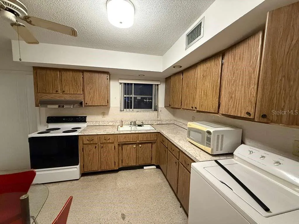 2 bed, 2.0 bath, 1172 sqft, $1,650 — Photo 3