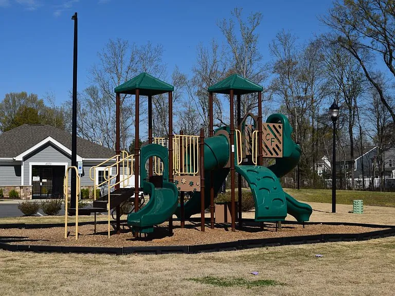 4011 Rothwood Ln — Photo 3
