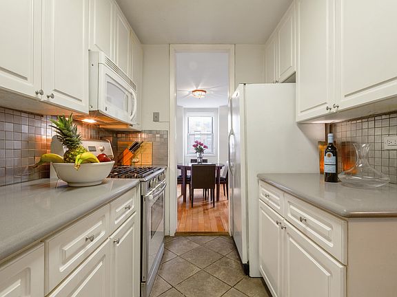 5th image of 215 E 80th St APT 6H