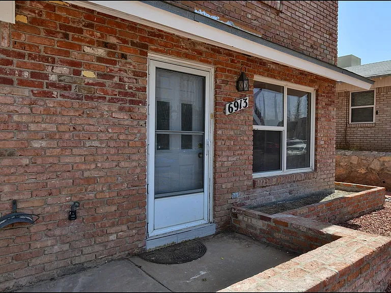 6913 Pamlico Dr — Photo 5