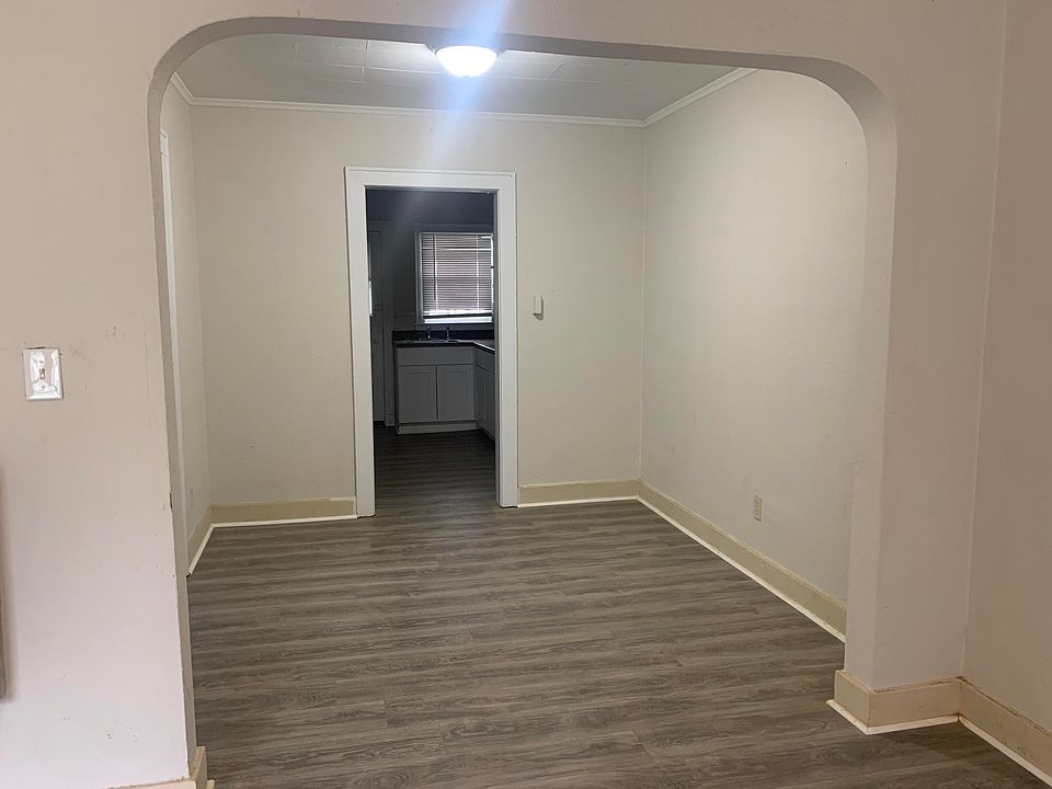 2nd image of 2200 Chamberlain Ave #1